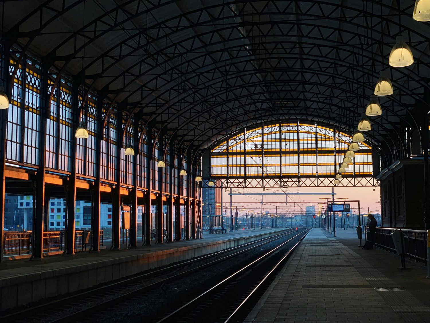 ÖBB Nightjet onderweg naar München in de avondschemering
