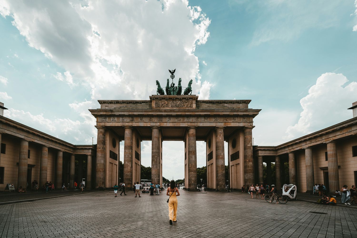 De Brandenburger Tor in Berlijn in het ochtendlicht