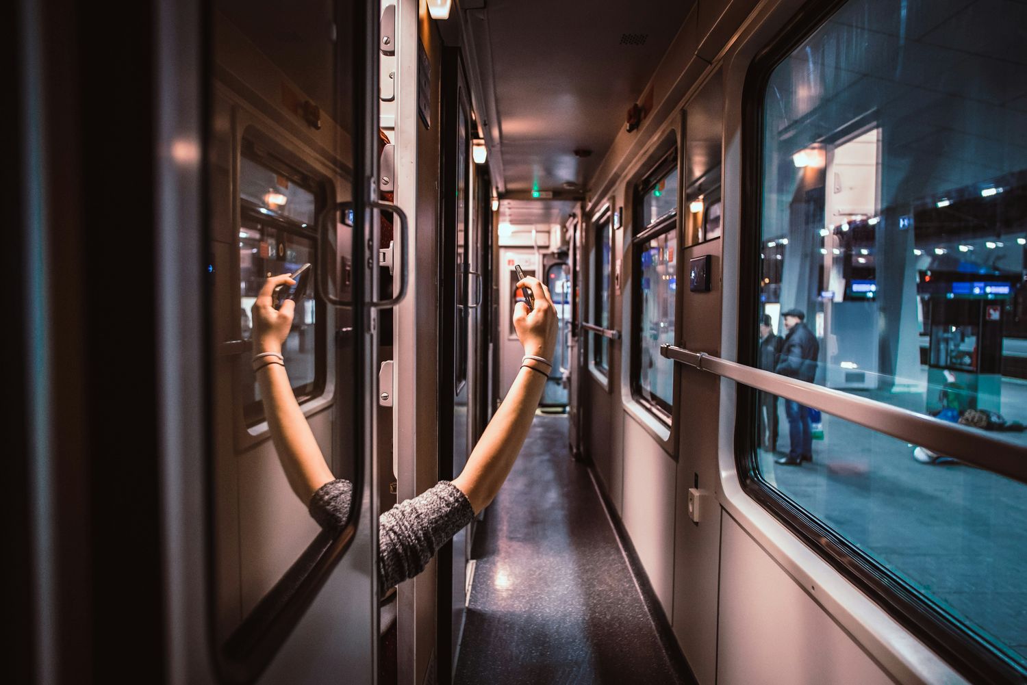 ÖBB Nightjet richting Wenen aan het perron in Parijs