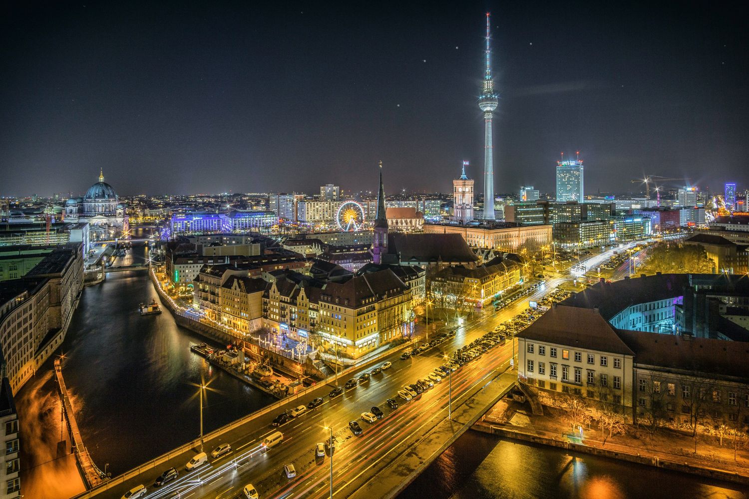De skyline van Berlijn met de tv-toren op de Alexanderplatz